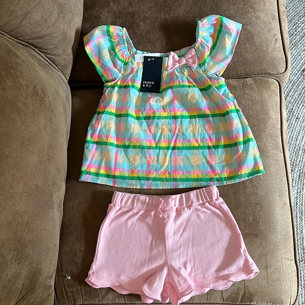 Little Girls NWT crown & ivy short set.